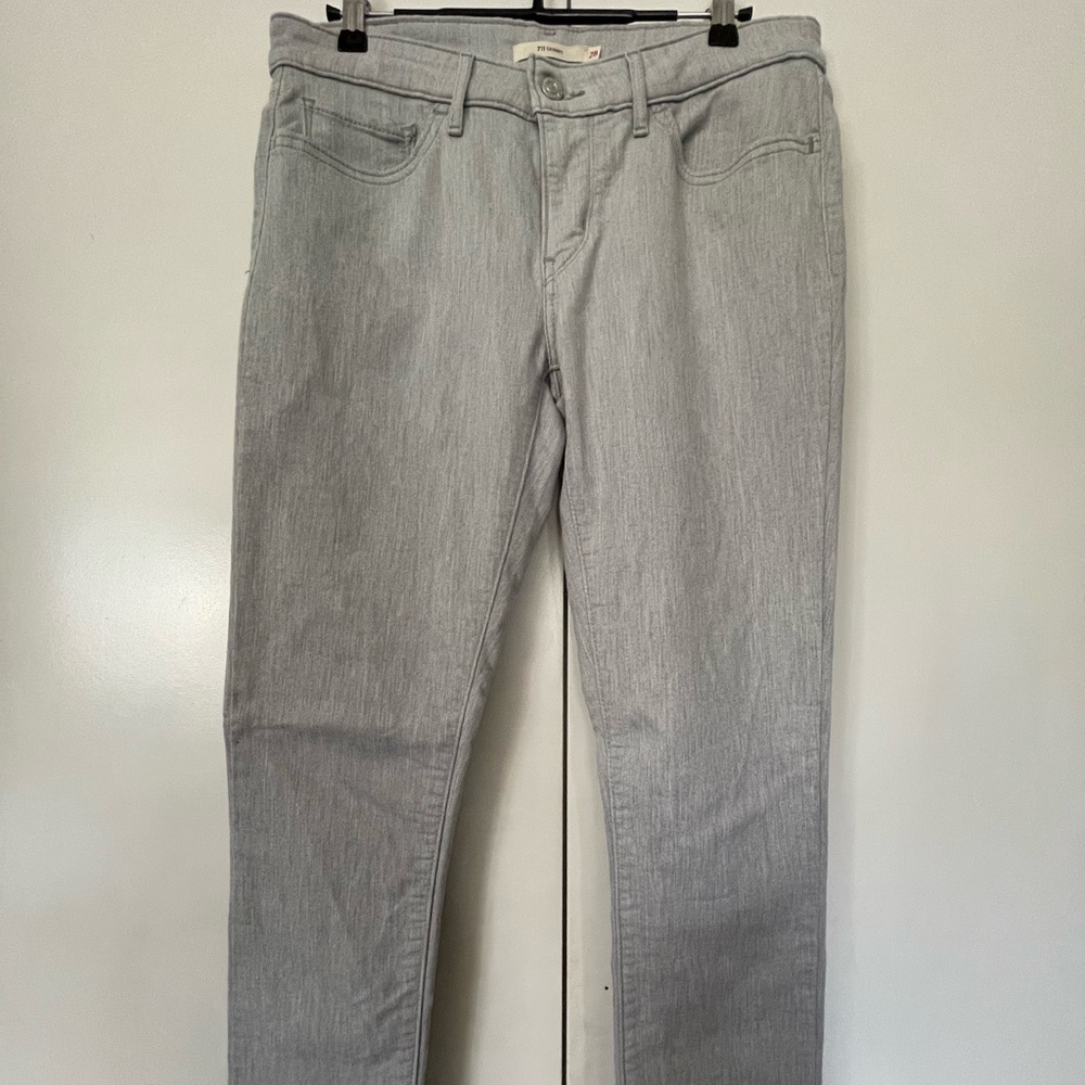 Levi Jeans, size 28, light gray